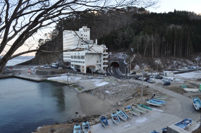 震災21ヶ月後の羅賀。美しい海と、修繕されたホテル羅賀荘